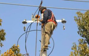 what is adss fiber optic cable